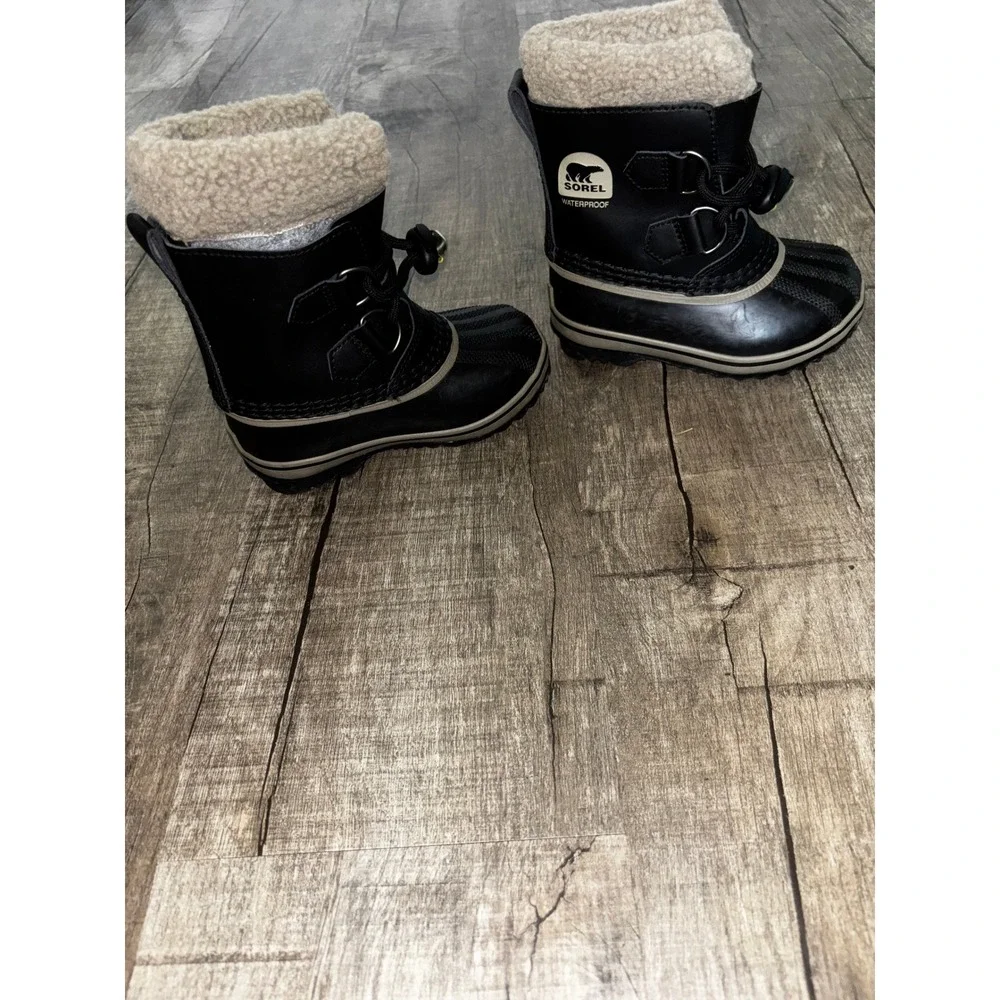 Sorel Yoot Pac Nylon Waterproof Snow Boots Black Grey Kids Size 8